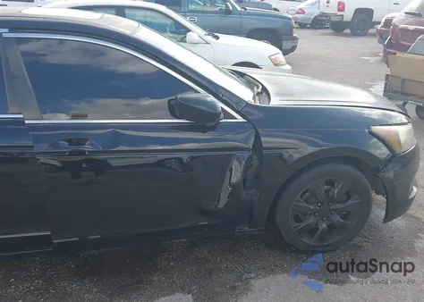 2010 Honda Accord 2.4 Ex-L z USA, uszkodzony, nr VIN 1HGCP2F84AA111438